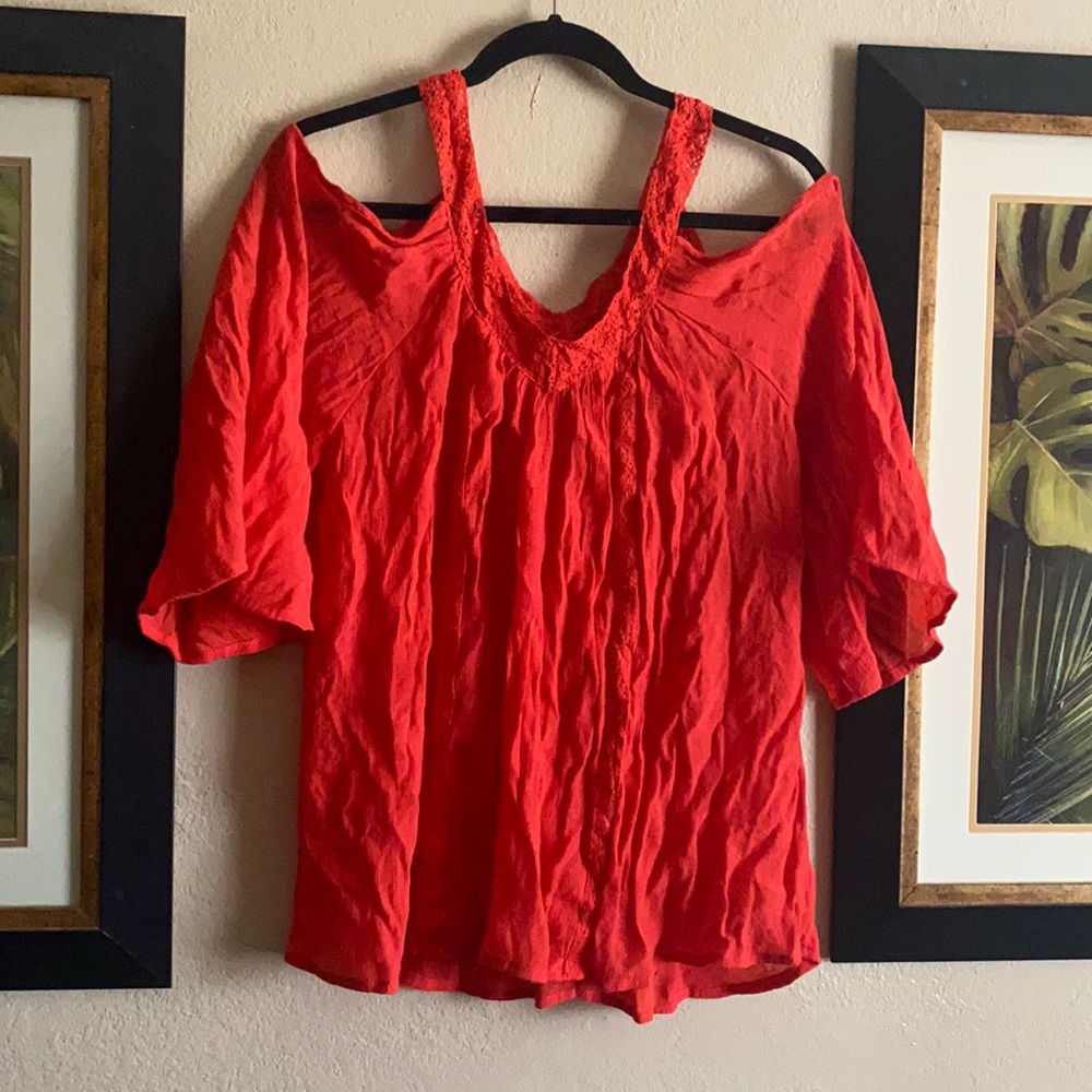 Red Cold Shoulder Flowy blouse size XL (15-17)